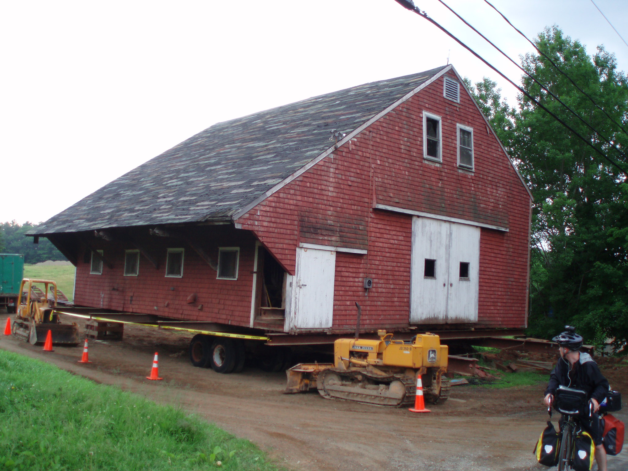 Random picture of a red house during our long distance bike ride