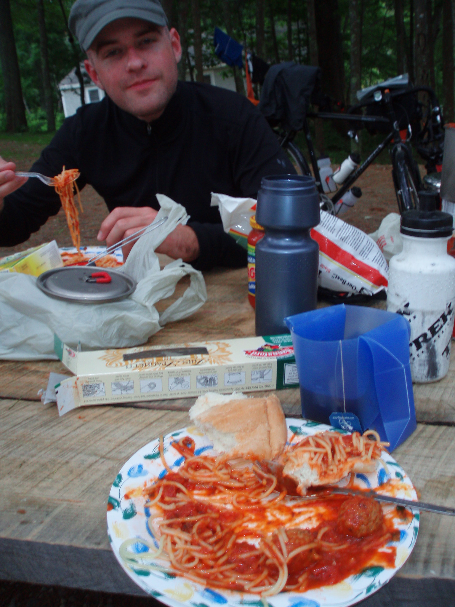 Jamie O'Brien eating spaghetti during our 2007 Coast2CoastBikeRide 