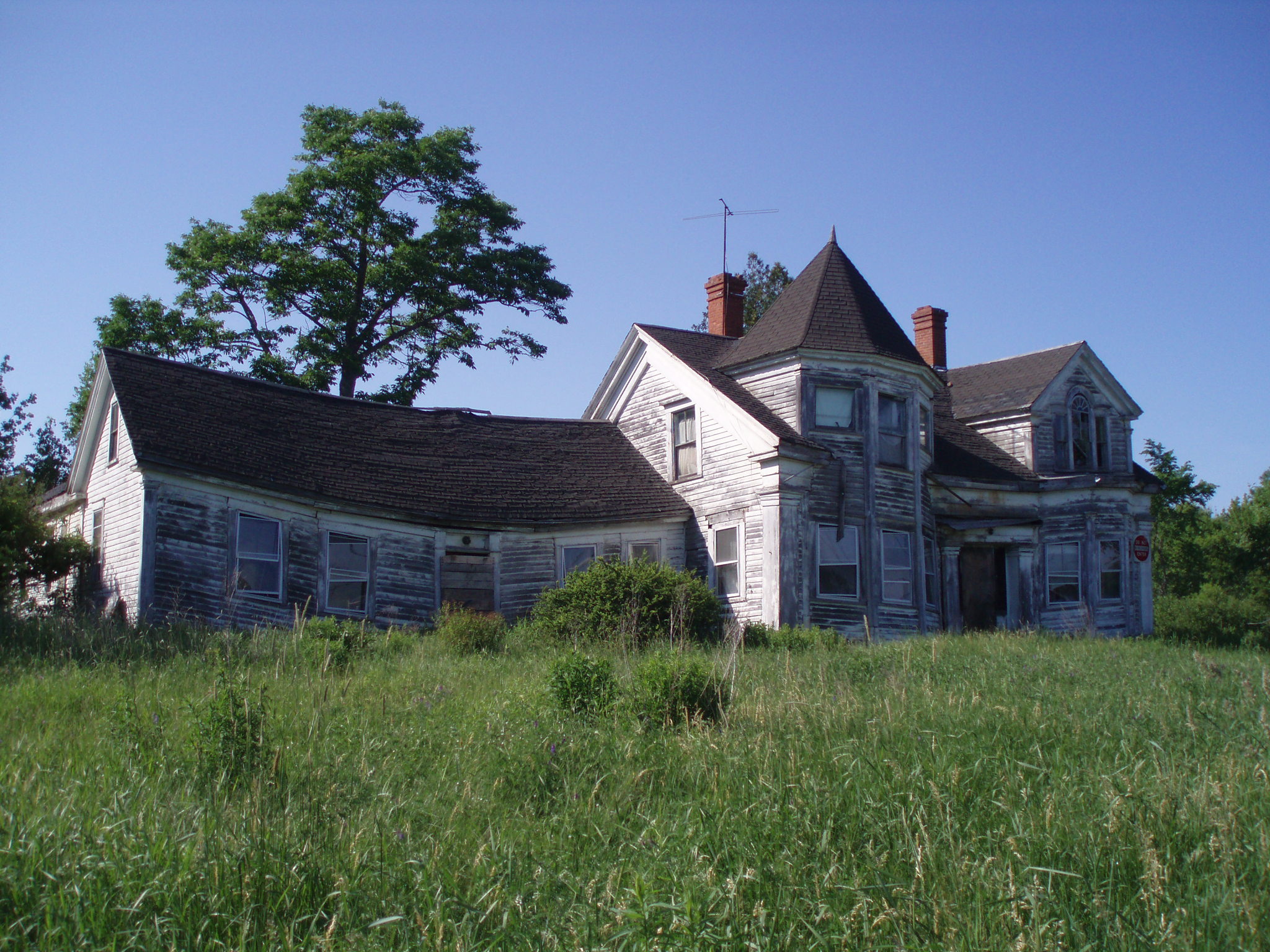 an old vintage house we passed by during our long distance bike tour